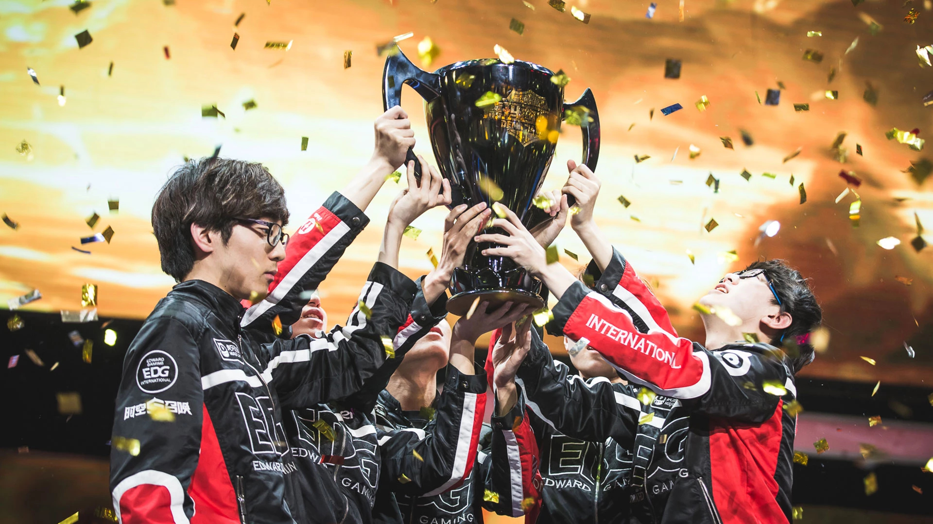 Bin式圣经引爆电竞圈热议!BLG战队状态火热,T1未获S15名额现状堪忧